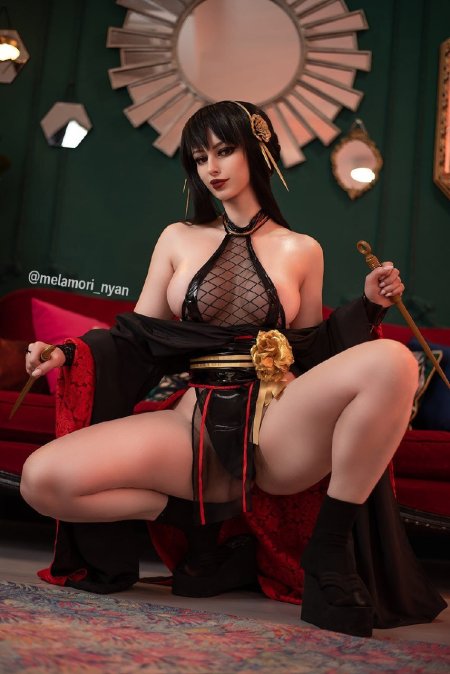 Yor Forger cosplay hent