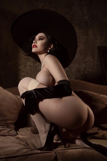 Kalinka Fox Lady Dimitrescu