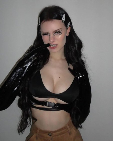 Daria Perova doshik plum