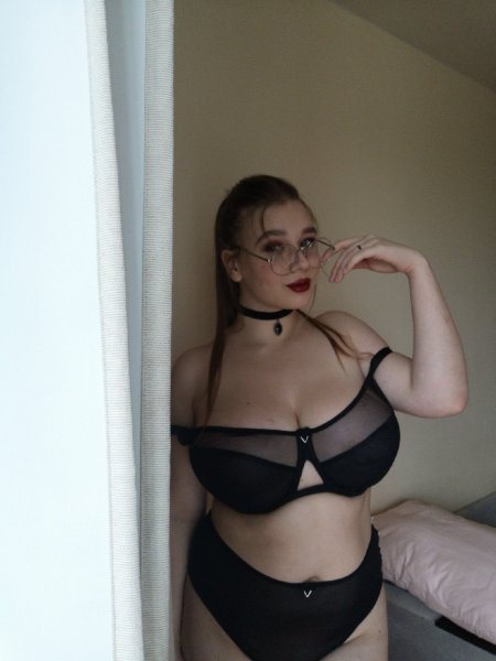 Anastasia Lozhkina bidonotred Lucy Laistner