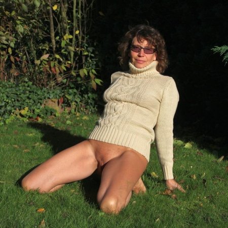 Mature in a sweater without panties