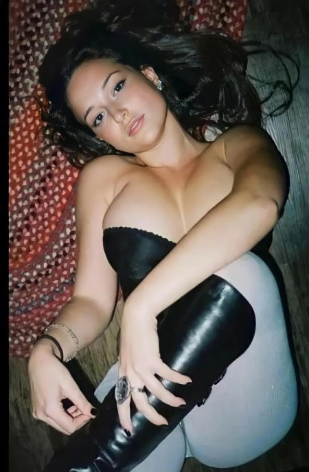 Milana Vayntrub 2022