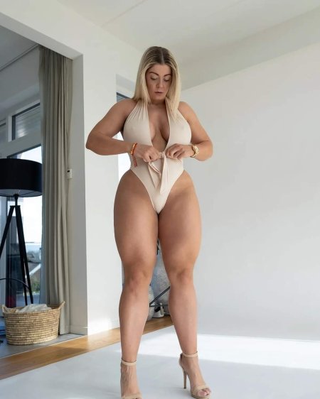 Mia Sand - model naked