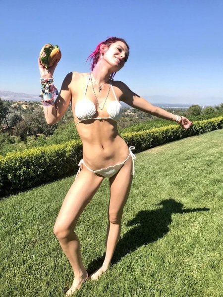 Bella Thorne plum
