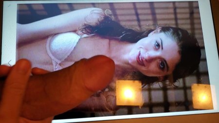 Natalie Dyer masturbation