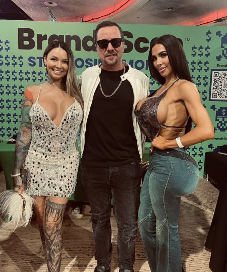 Katherine tatu Baby Flores