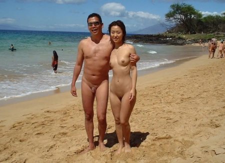 Naked Chinese couples on the beach