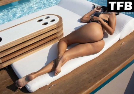 Izhana Knoll photo without a swimsuit