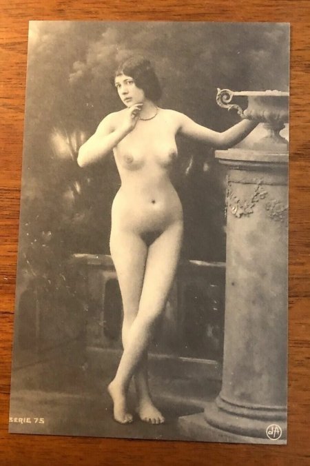 Completely naked women at 300 60