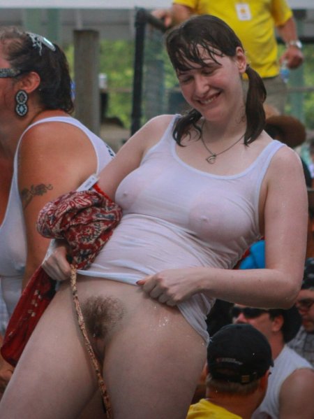 Bottomless bulging Khairy