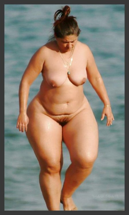 Naked women with full hips