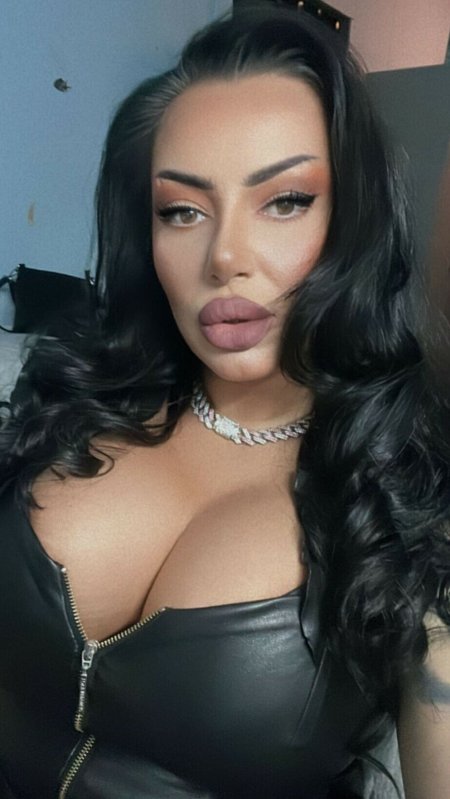 Kristina Karieva boobs