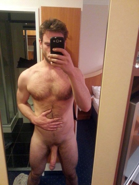 Hairy guy nude selfie