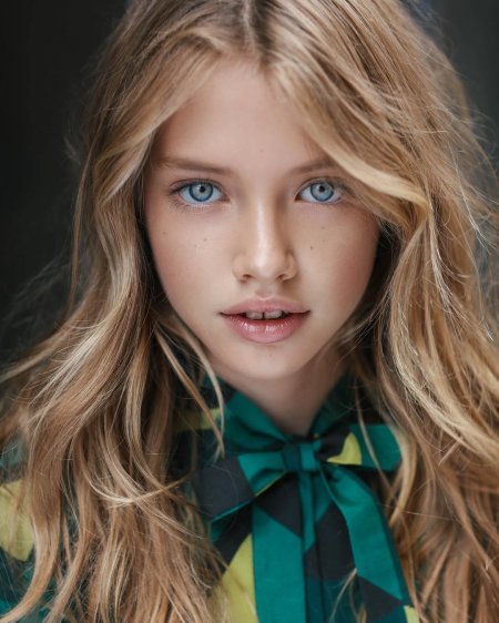 Laura b candidoll model