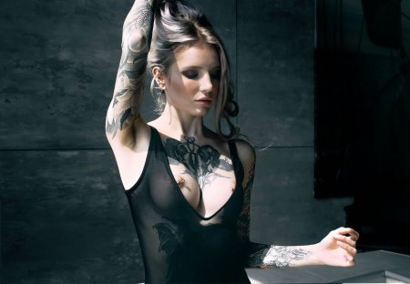 Alena German tattoo model