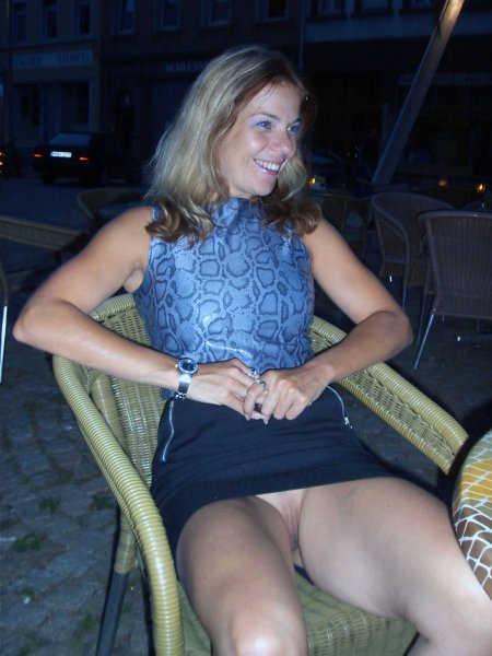 Girls in skirts without panties