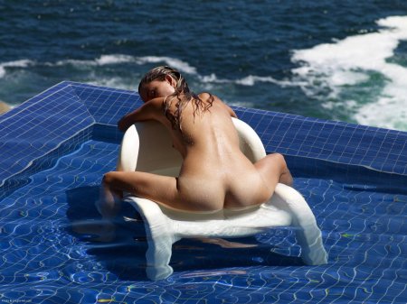 Girls in the pool without panties