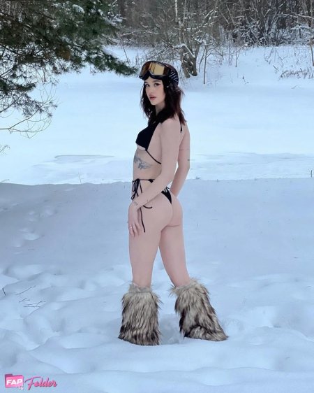 Famous bloggers girls