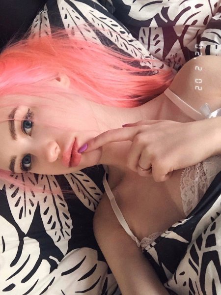 Diana Aster with pink hair