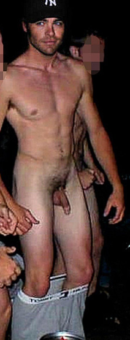 Naked actor Chris Pine