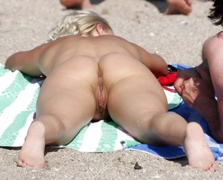 Mature women on the beach spied