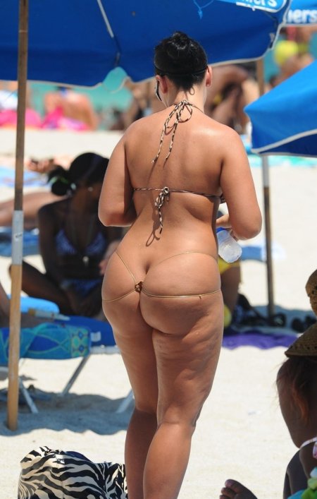 Women with big priests on the beach