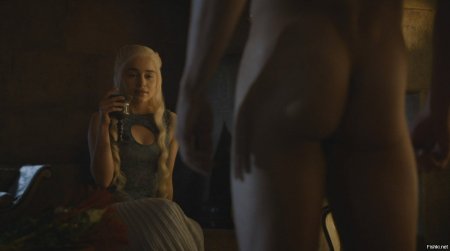 Emilia Clarke scenes from game of thrones 18