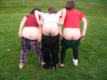 Mooning show buttocks