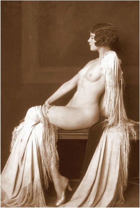 Beautiful naked women of the 20th century