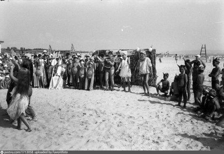 Naked day of Neptune retro