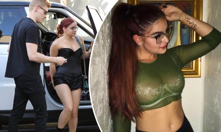 Ariel Winter without