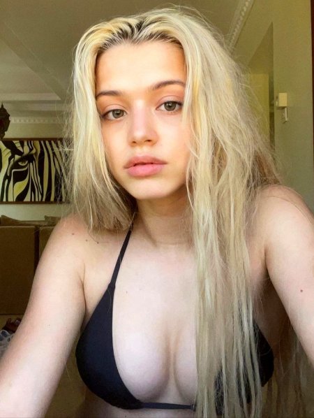 Yulia Gavrilina plums