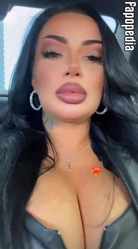 Kristina Karieva boobs