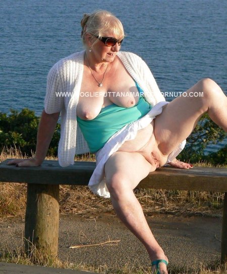 Older ladies without complexes nude