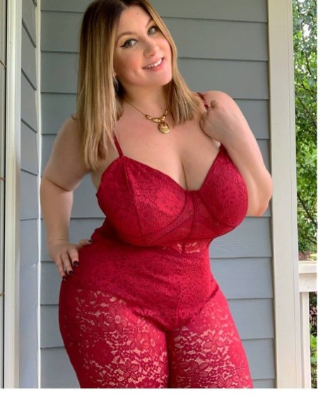 Lauren Butler plus size model