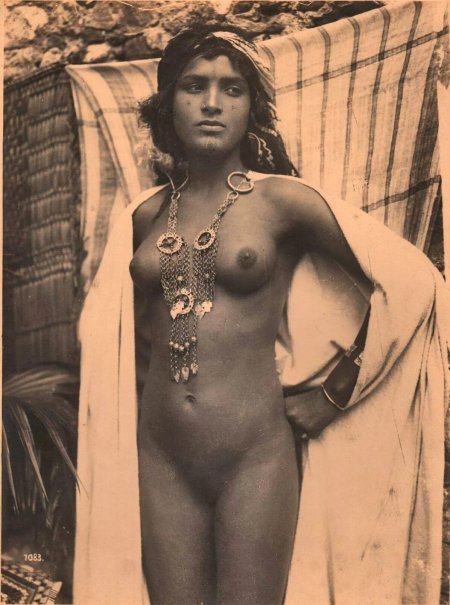 Naked Berber women