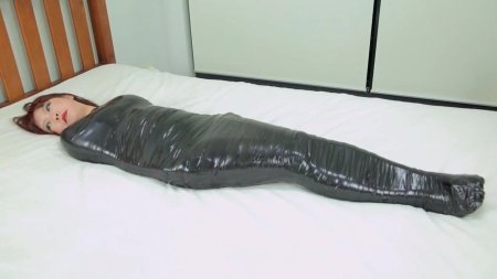 Mummification with cling film