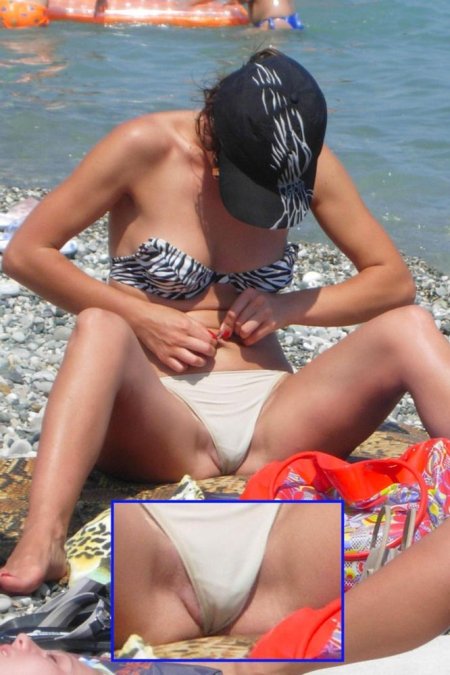 Vagina flashed in a swimsuit