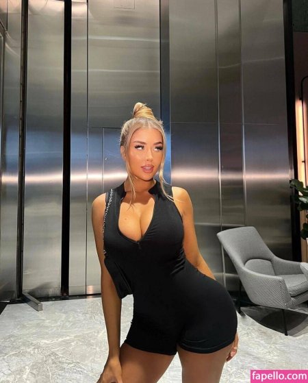 Eve Gale model naked