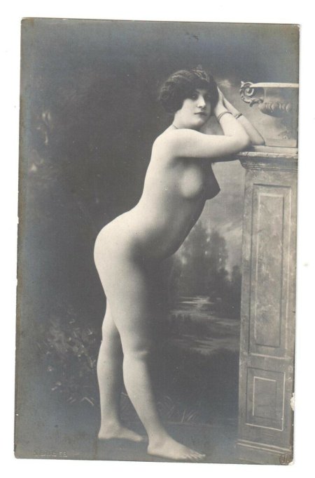 Naked ancient Greek women