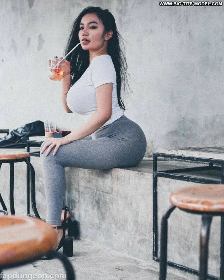 Monica Ardhea plum pono