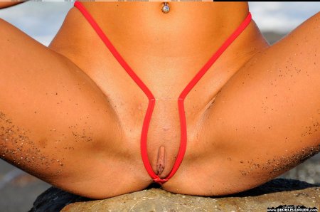 Rachel Rey Micro Bikini Ero