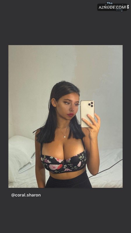 Coral Sharon without a bra naked