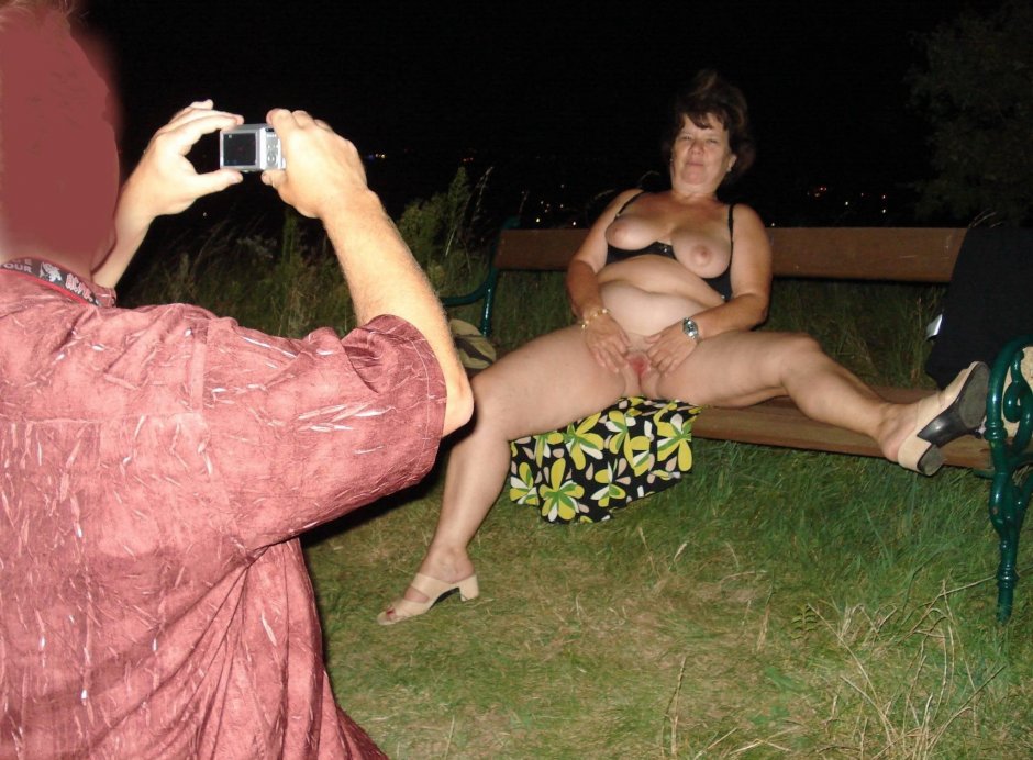 Mature without panties light up with men