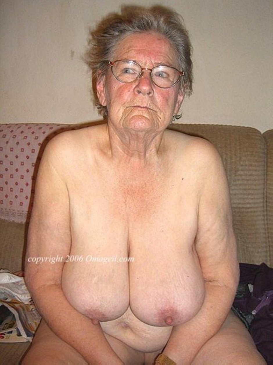 обвисшие груди бабушек фото 41