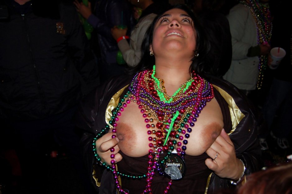 Girls show boobs on the street