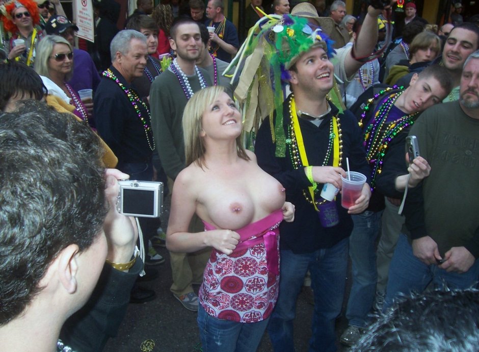 Fans at nude concerts