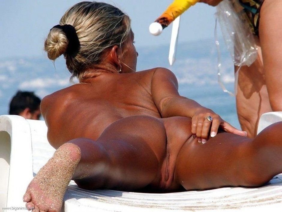 Erotic incidents on the beach