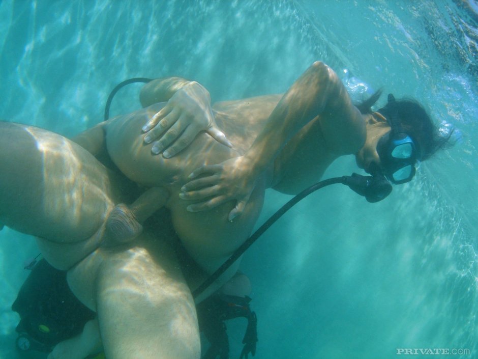Fucking under water diving
