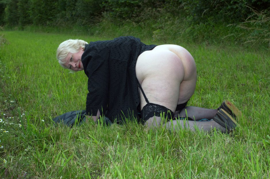 Haro old women in nature